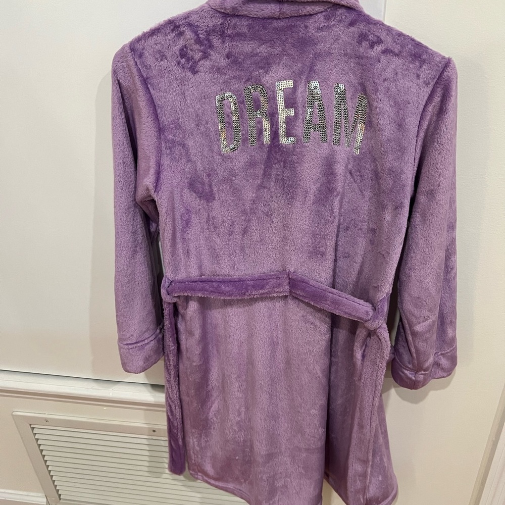Girls’ Plush Robe! - Picture 7 of 7